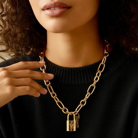Luxurious Authentic Louis Vuitton Gold Padlock Key Necklace Complimentary - Picture 5 of 11